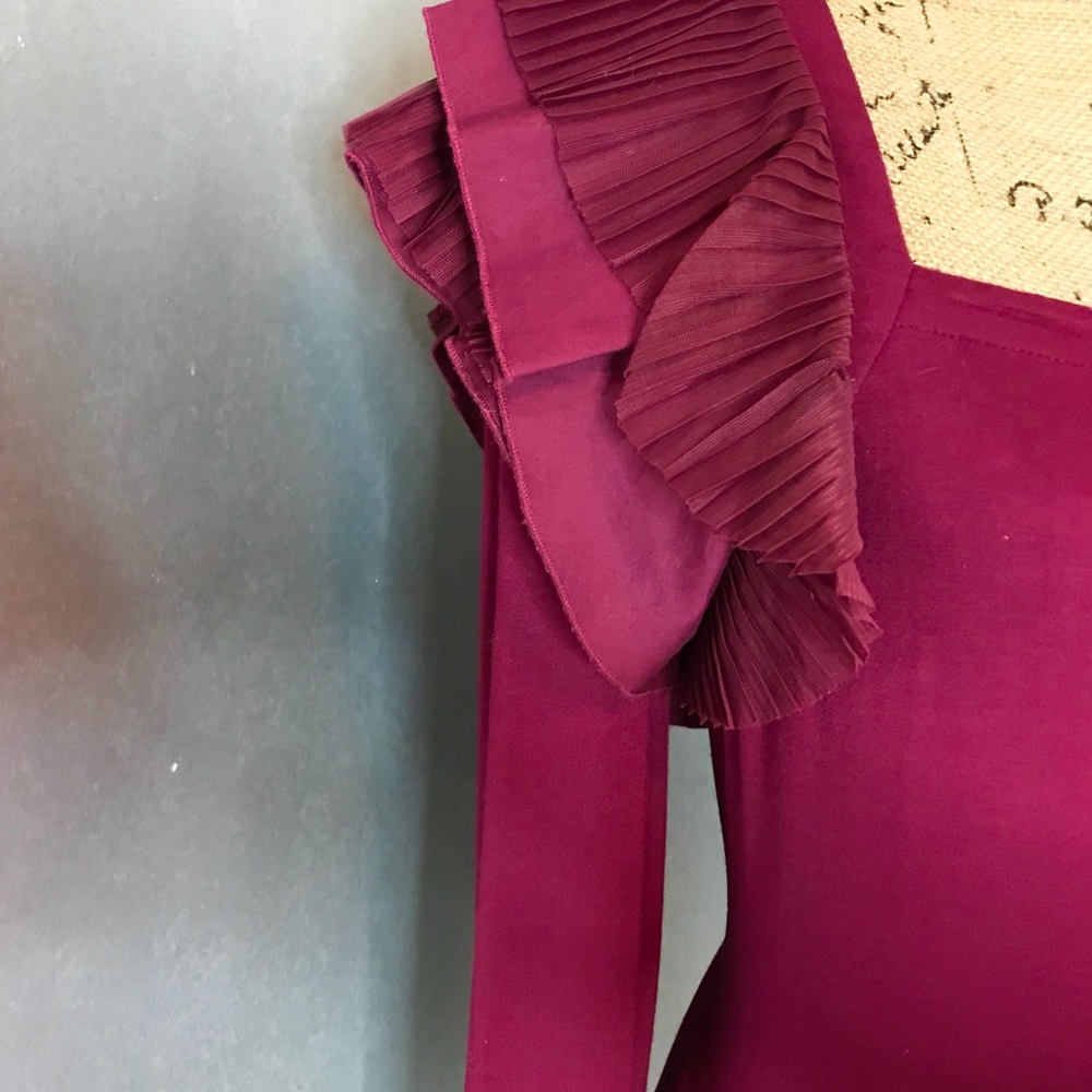 Marc Bouwer Blouse w/ Fabulous Shoulder Details - Picture 2 of 5